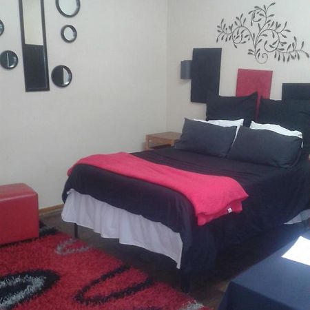 Larona Inn Mafikeng Exteriör bild