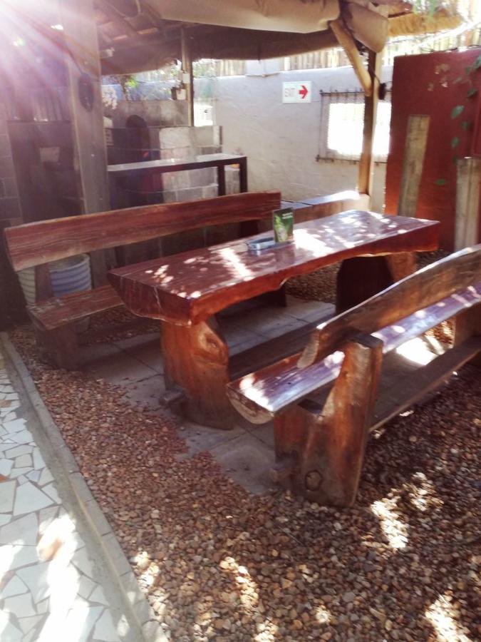 Larona Inn Mafikeng Exteriör bild