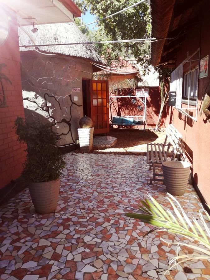 Larona Inn Mafikeng Exteriör bild