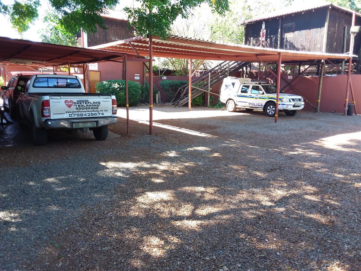 Larona Inn Mafikeng Exteriör bild