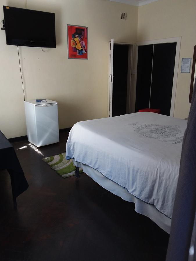 Larona Inn Mafikeng Exteriör bild